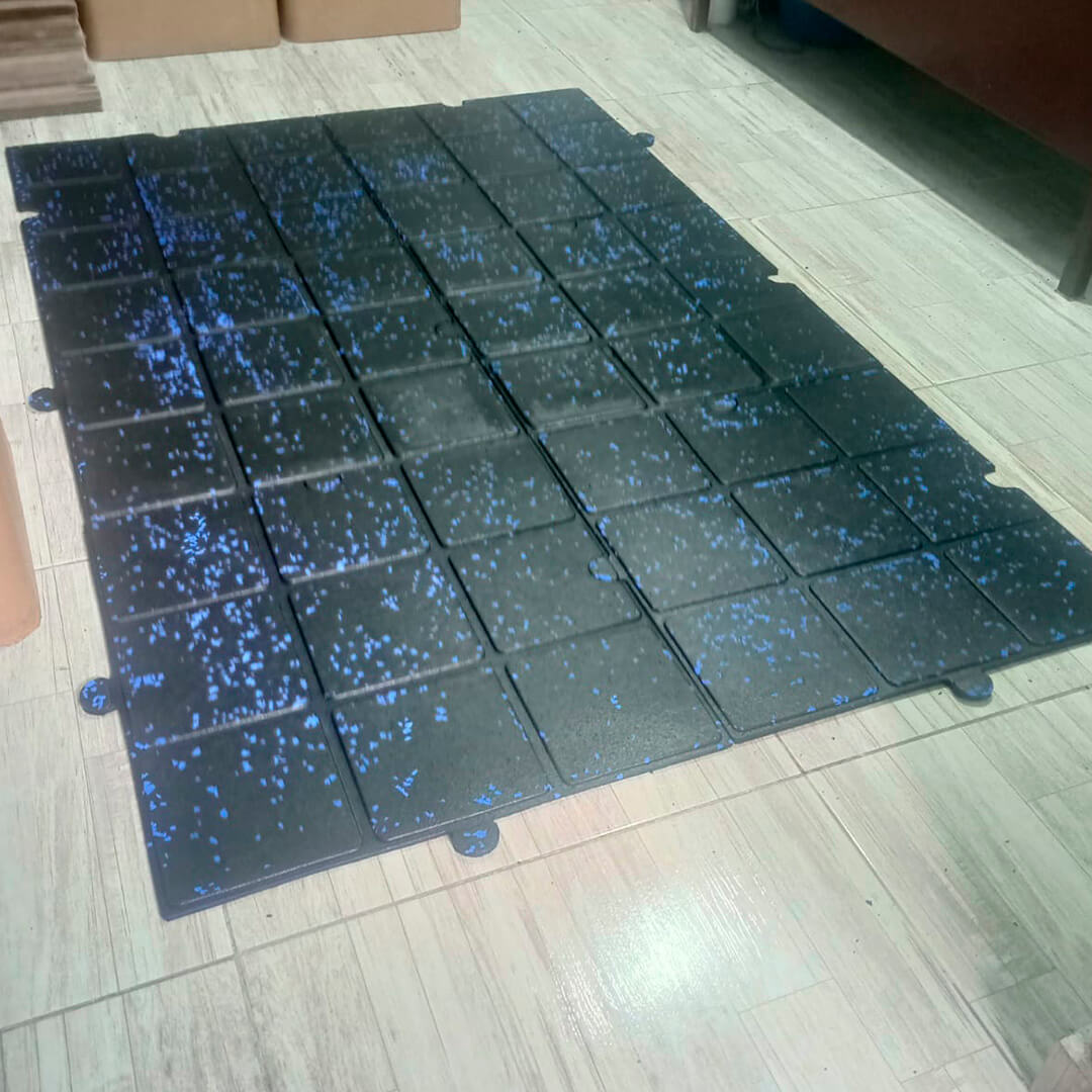 piso-en-caucho-con-chips-de-color-9